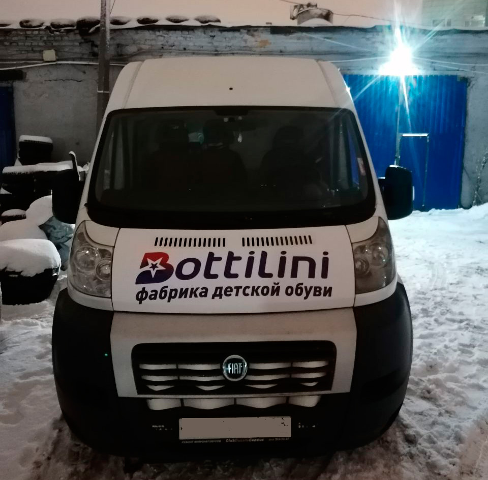 Брендирование автомобиля мебельной фабрики Bottilini в Санкт-Петербурге